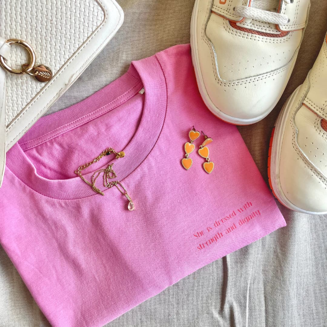 Tshirt strength & dignity | Roze